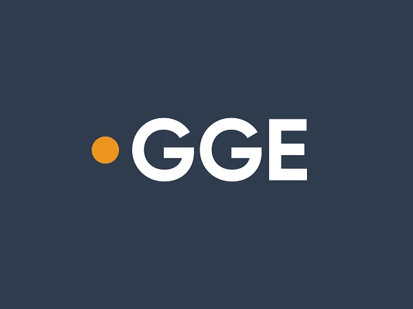 Ein dunkelblauer Hintergrund mit dem Text ".GGE" in Weiß und einem orangefarbenen Punkt auf der linken Seite.