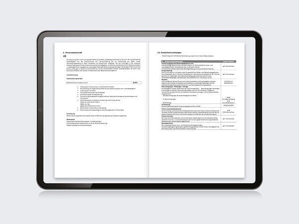 Ein Tablet zeigt eine digitale Ansicht von zwei Seiten eines Dokuments, das strukturiert Informationen und Auflistungen enthält.